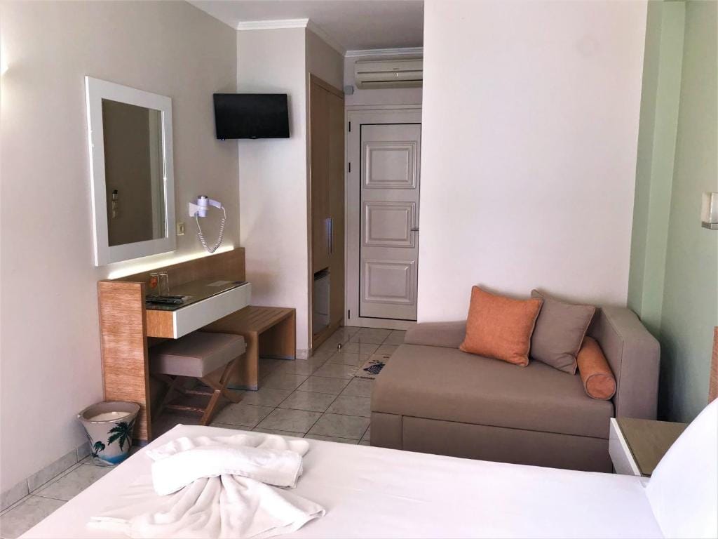 Palm Trees Hotel — 4