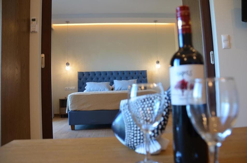 Odysseus Hotel — 4