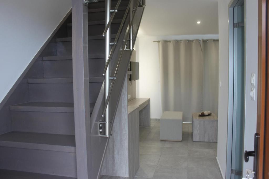 Vallian Village Hotel — 2