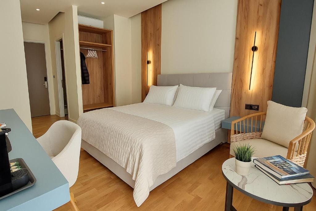 Elite Patras Suites — 1