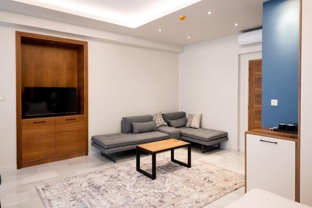 Patras Casale — 5