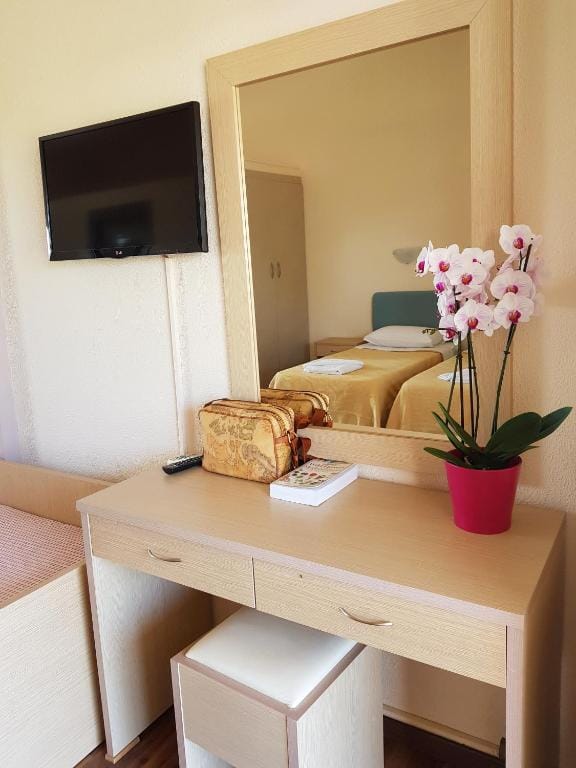 Hotel Kalamitsi Apartments — 5