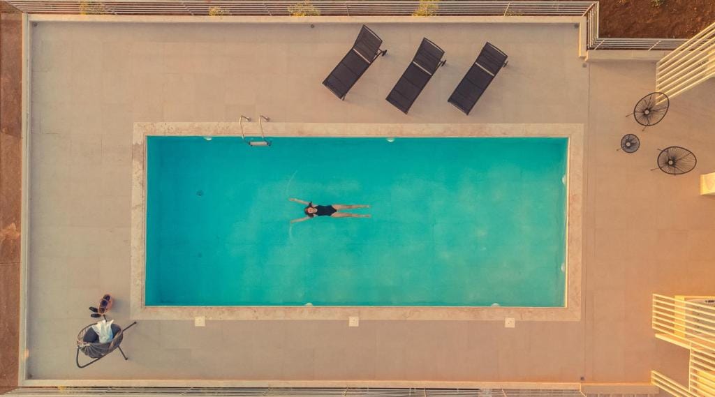 IO Luxury Pool & Hot Tub Suites — 3