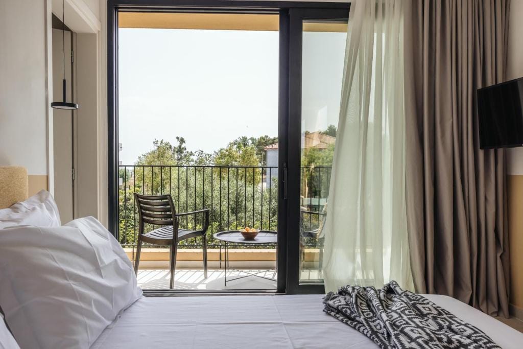 Marea Luxury Suites — 2