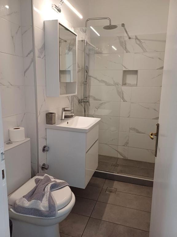 LITO STUDIOS APARTMENTS — 3