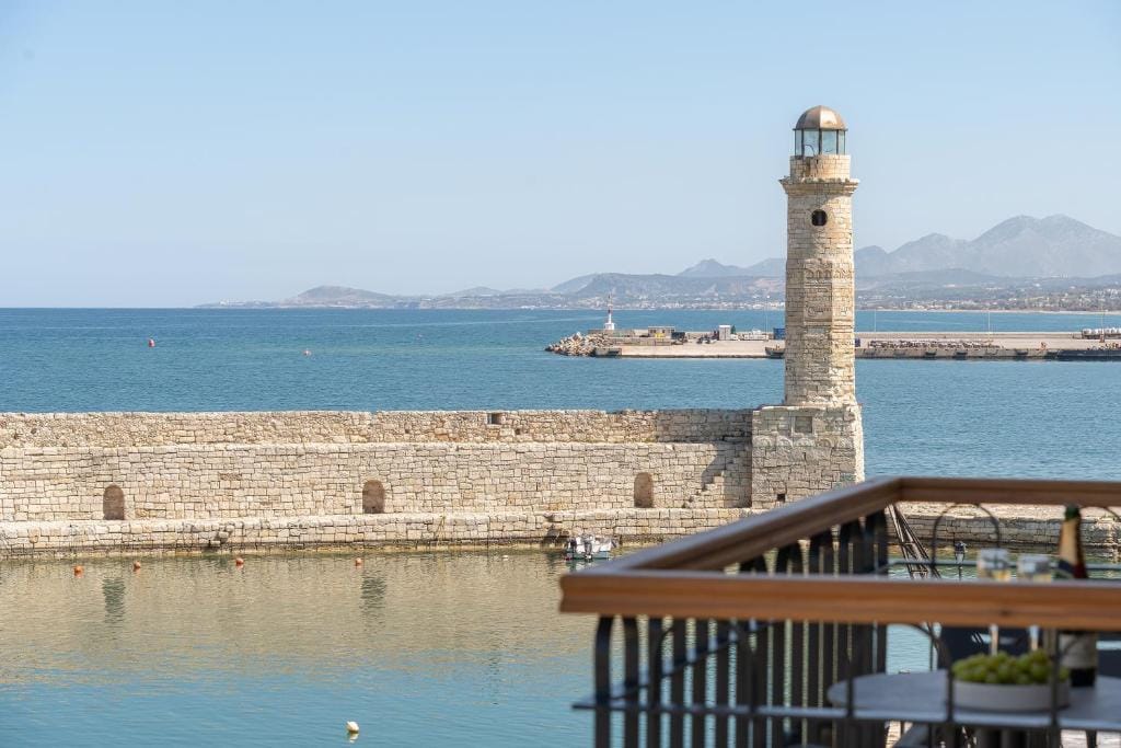 Dea Del Porto Signature Suites