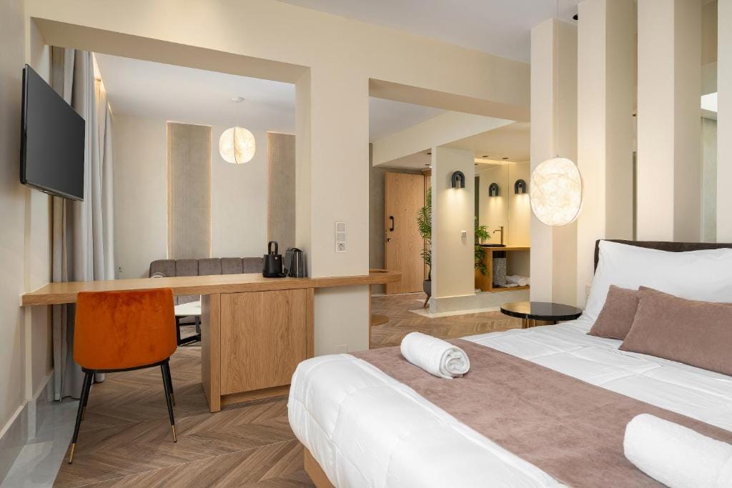 Dea Del Porto Signature Suites — 3