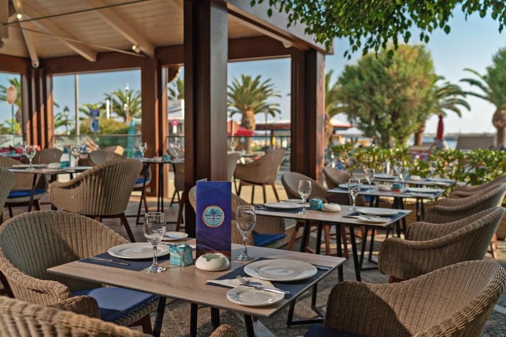 Kyma Suites Beach Hotel — 3