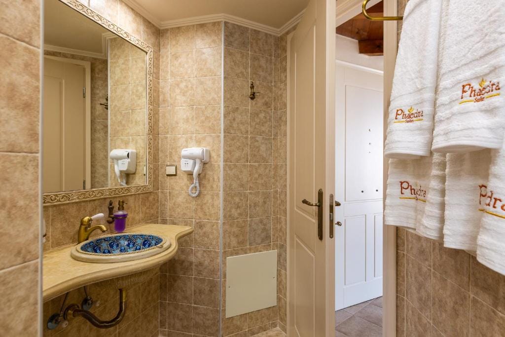 Phaedra Suites — 2