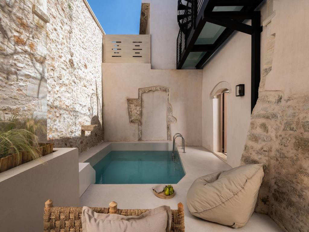 Sutor Chic Manor — 1