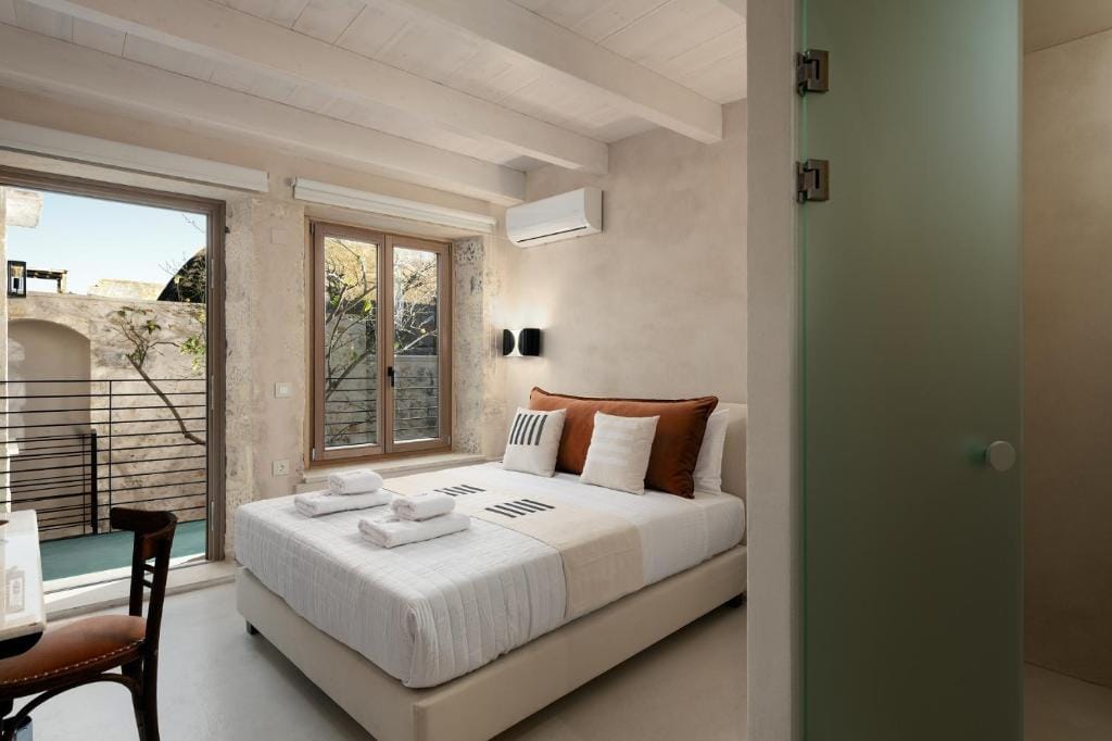 Sutor Chic Manor — 2