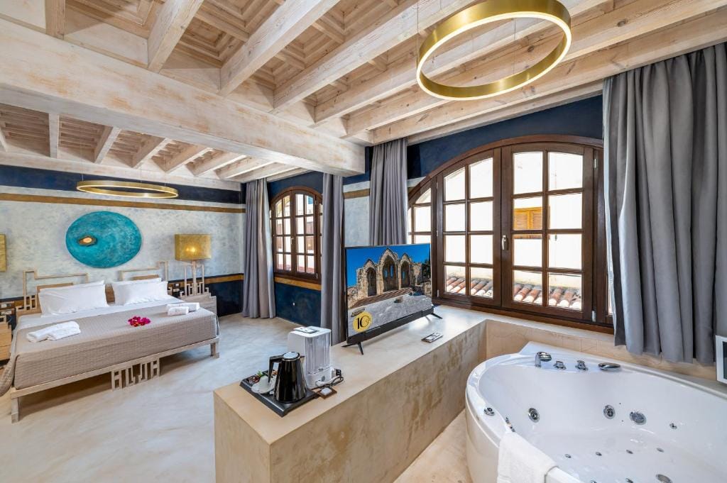 10GR Boutique Hotel & Wine Bar — 1