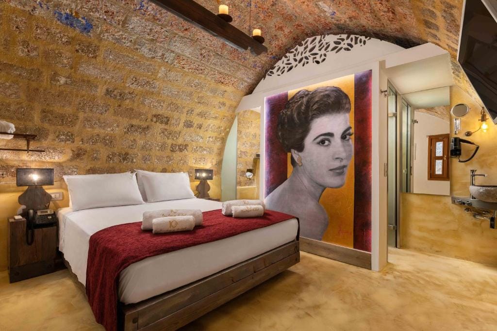 10GR Boutique Hotel & Wine Bar — 3