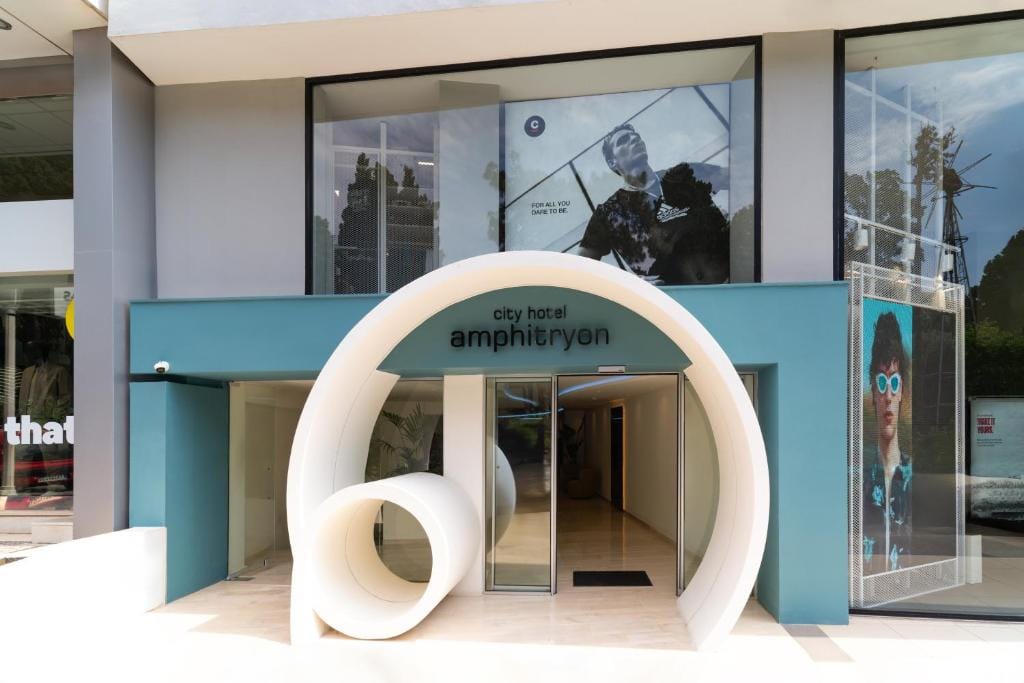 Amphitryon City Hotel — 1