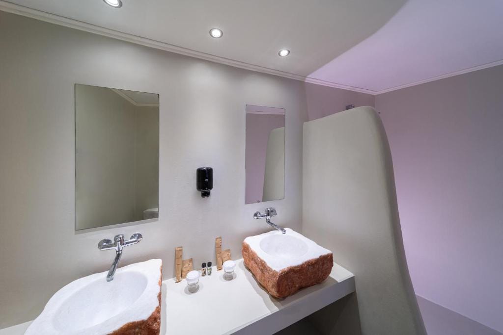 Amphitryon City Hotel — 3
