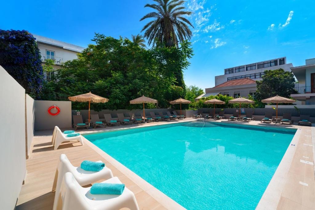 Amphitryon City Hotel — 4