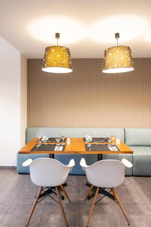 Amphitryon City Hotel — 5