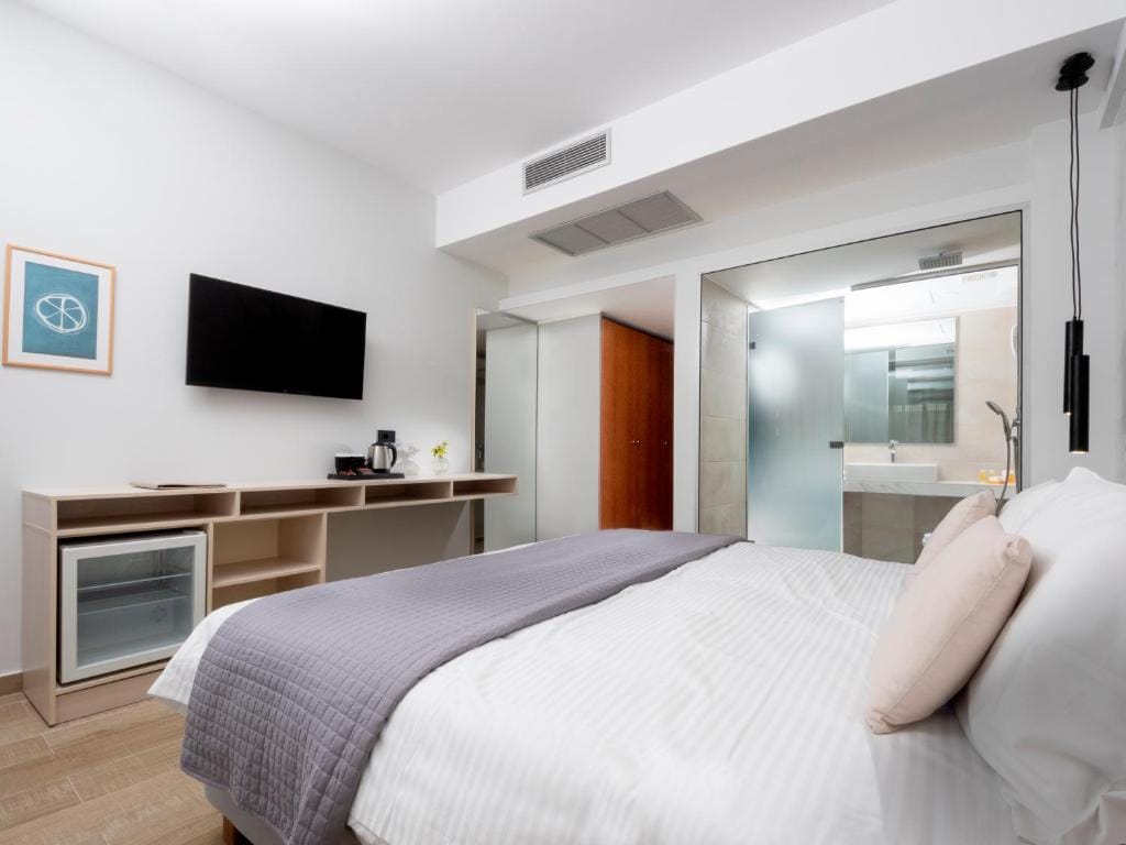 Athena Hotel — 1