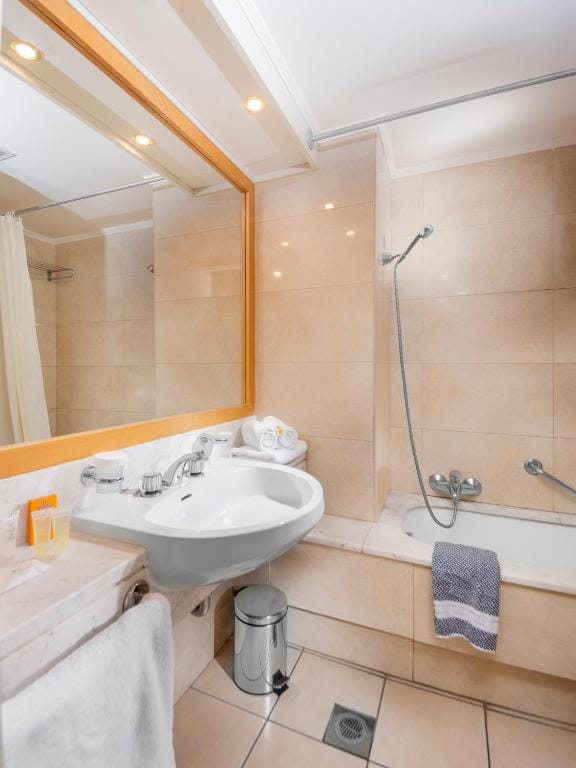Athineon Hotel — 2