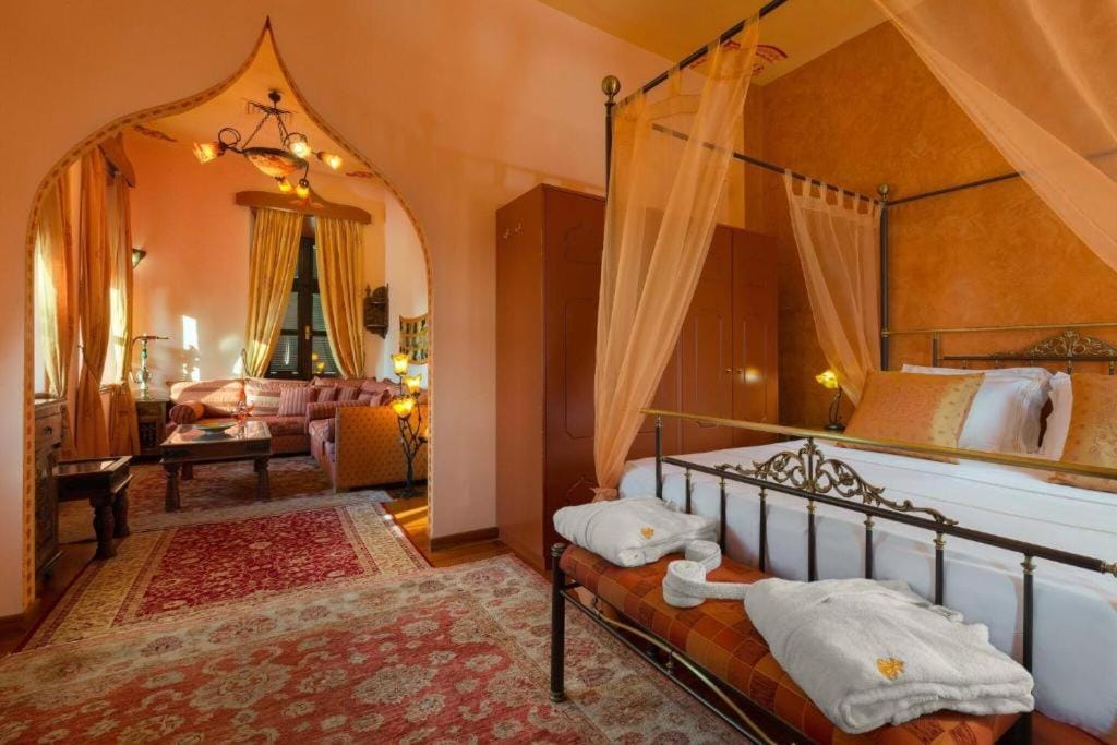 Nikos Takis Boutique Fashion hotel — 2