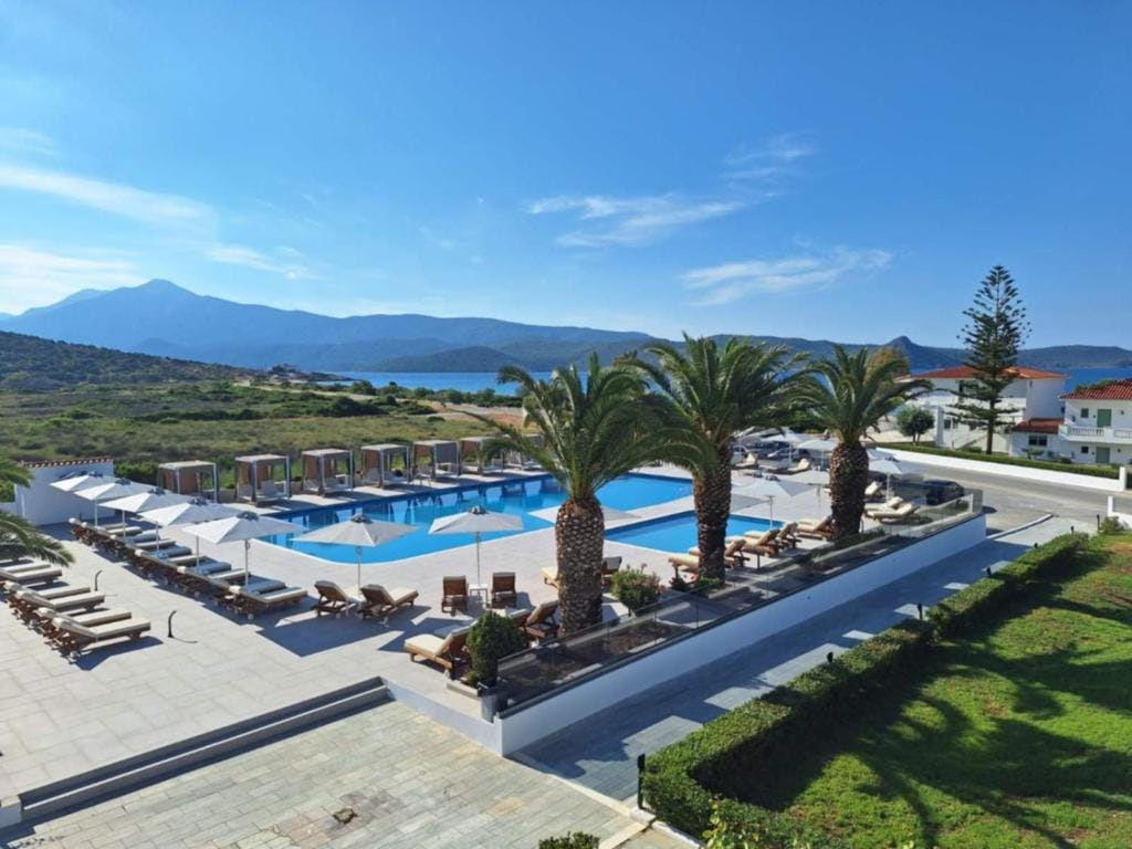 Sirenes Beach Resort — 4