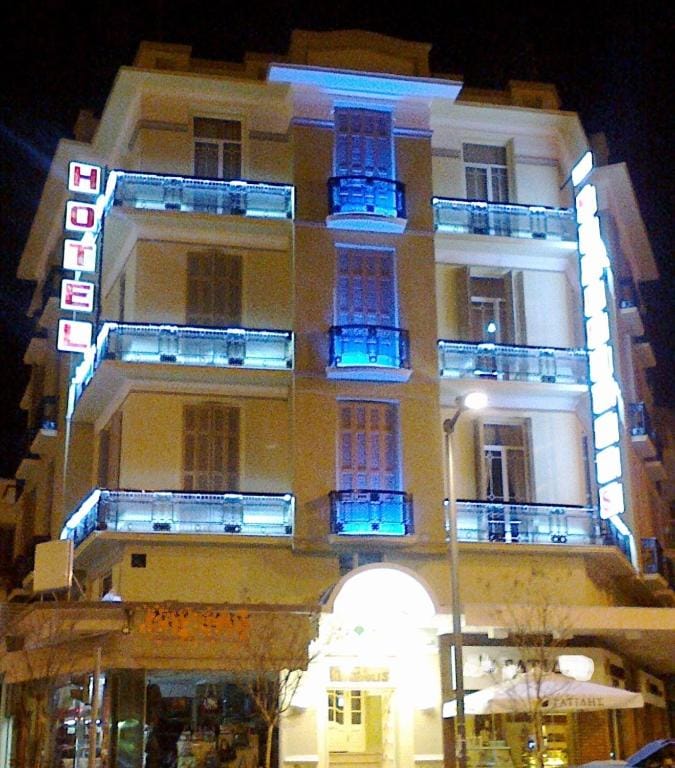 Metropolis Hotel — 5