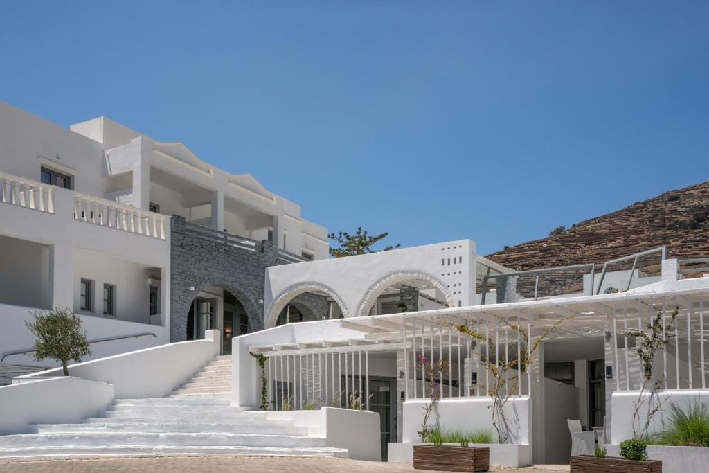 Mr and Mrs White Tinos — 3