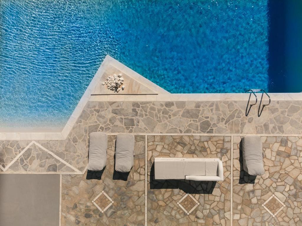 Mr and Mrs White Tinos — 4