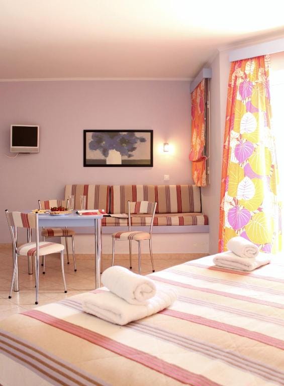 Amaryllis Hotel Apartments — 2