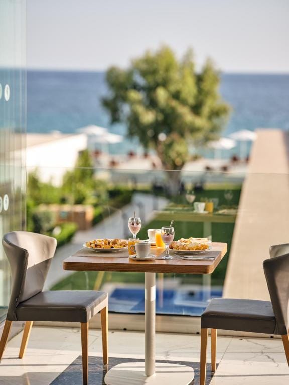 Cavo Orient Beach Hotel & Suites — 2