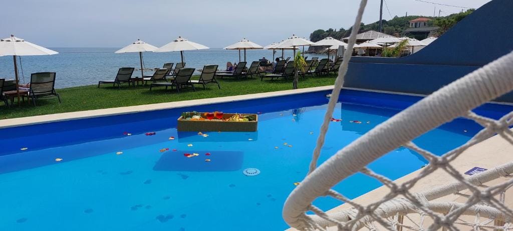Cavo Orient Beach Hotel & Suites — 4