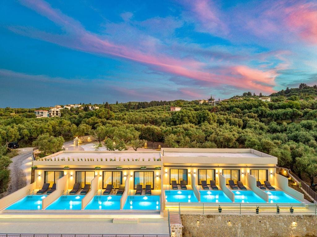 Helena's Aether Suites - Seaview & Heated Infinity Pool