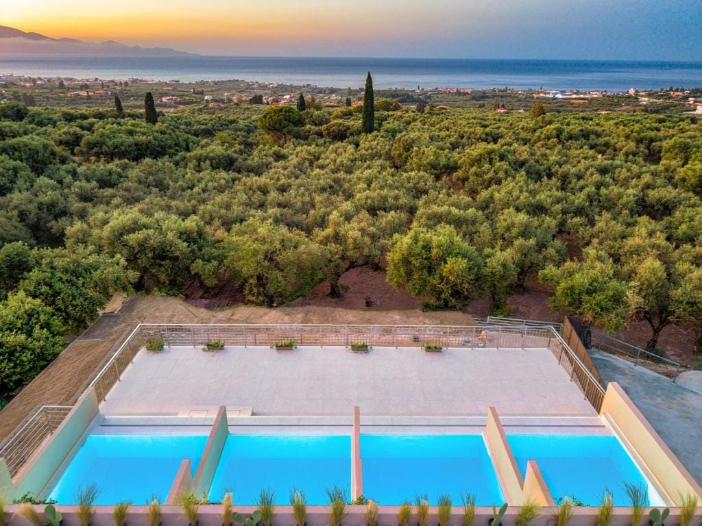 Helena's Aether Suites - Seaview & Heated Infinity Pool — 5