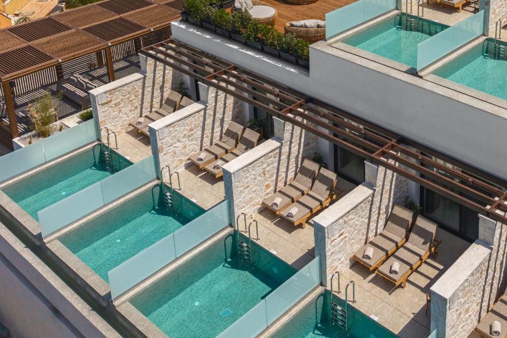 Mela Sea Suites - Seaview Private Suites