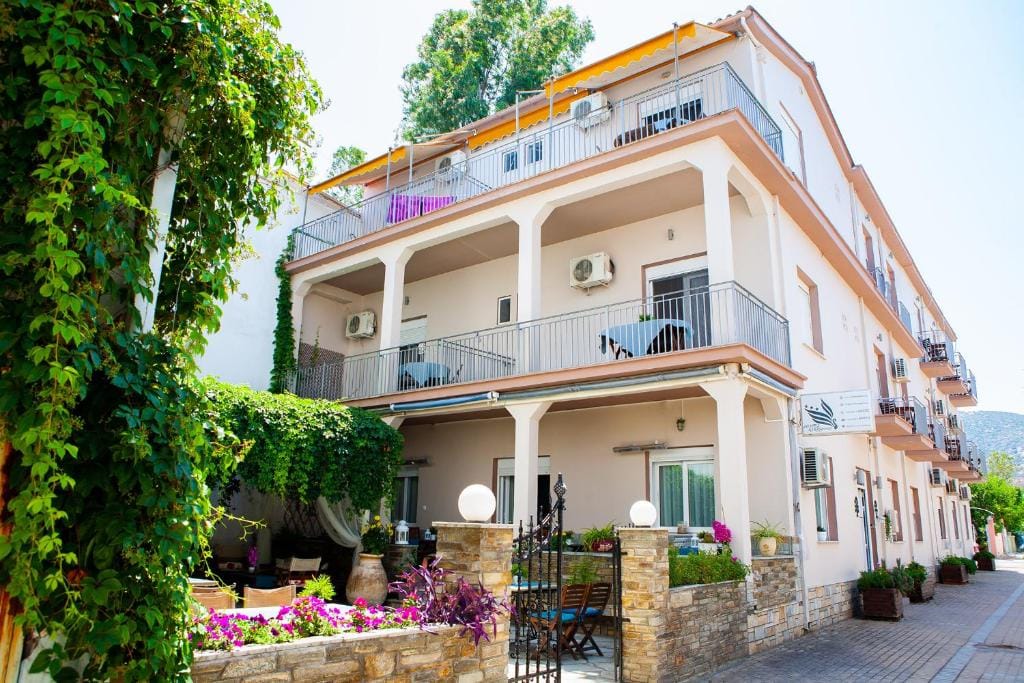 Hotel Karagianni — 5