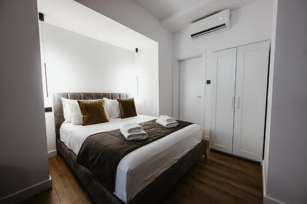 Port View Suites — 5
