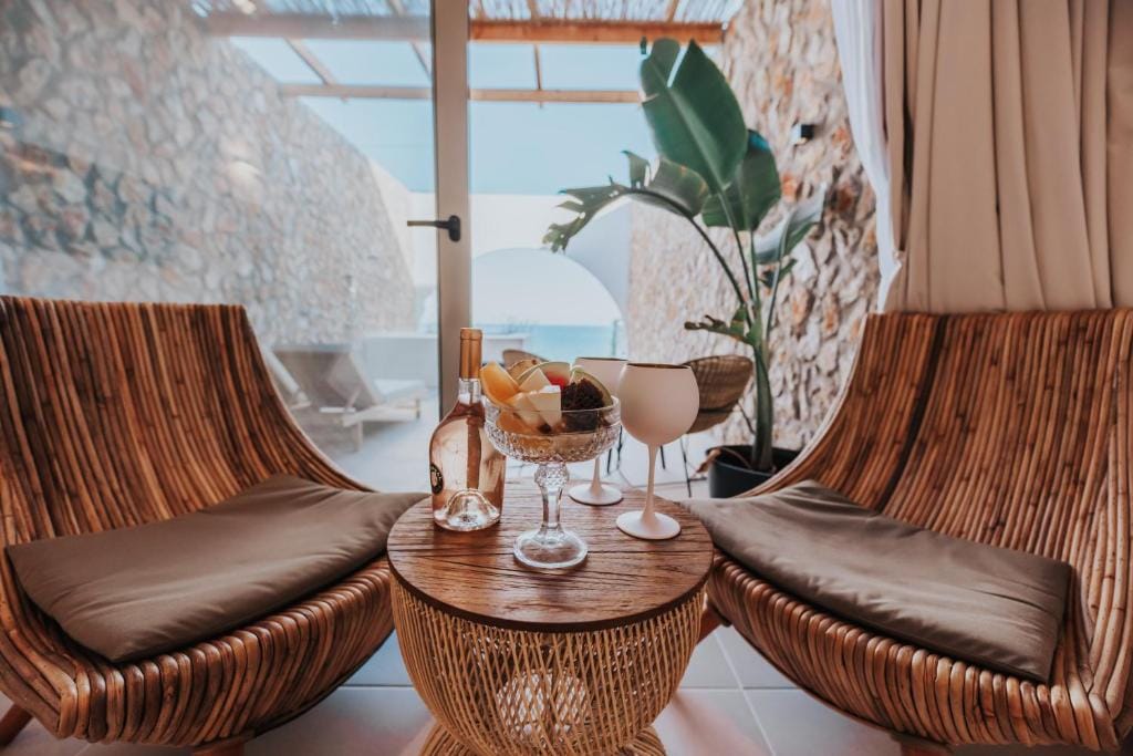 Delfini beach hotel & suites — 1