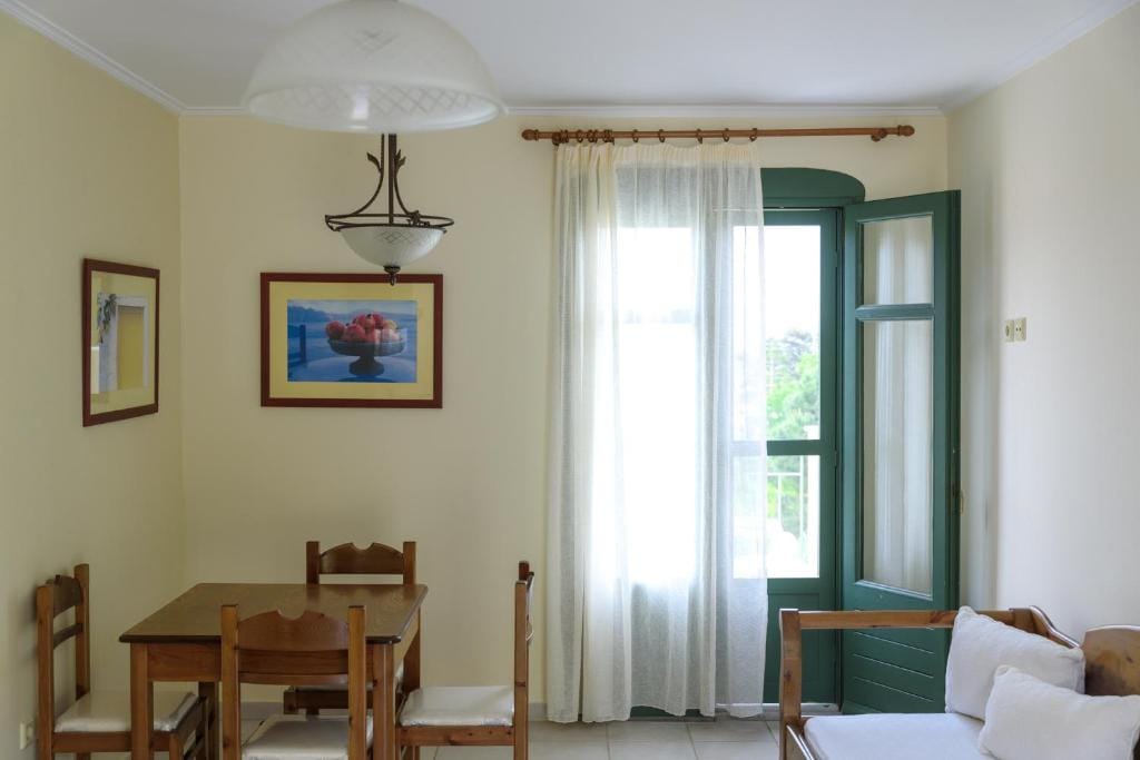 Kyveli Hotel Apartments — 4