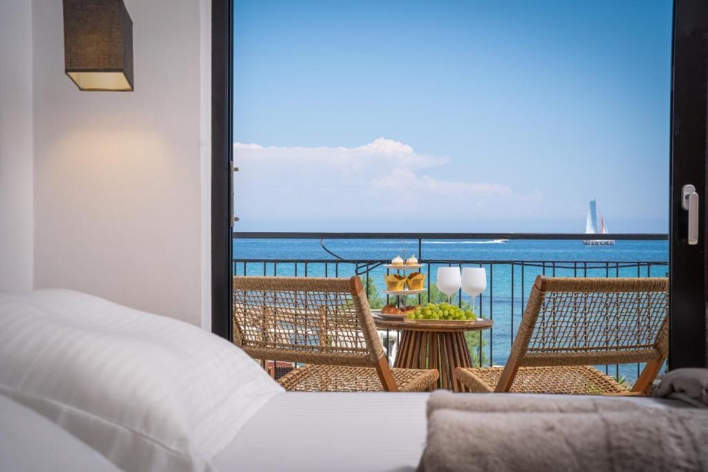 Anastasia Miramar Deluxe Apartments